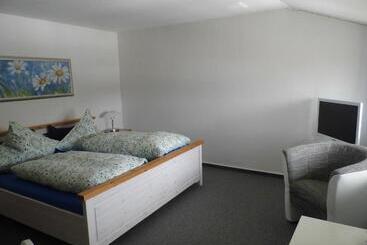 מלון דירות Room And Kitchen Im Katerberg