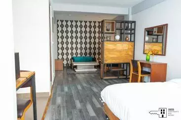 Urban Apartments And Rooms