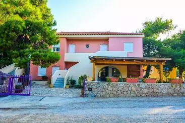 Epavlis Apartments