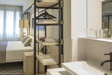 هتل Denit Barcelona