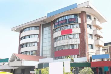 Hotel Oyo 24285 Royal Plaza