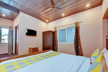 ペンション Oyo Home 78368 Modern Stay Dalanwala