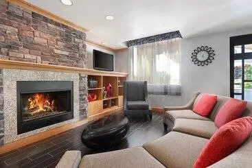 Отель Comfort Suites Boise West Meridian