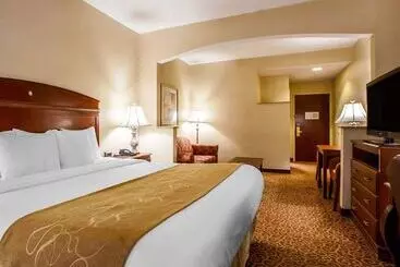 Hotelli Comfort Suites East Brunswick  South River