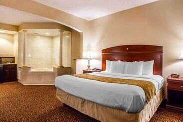 فندق Comfort Suites East Brunswick  South River