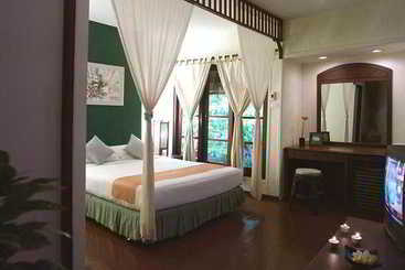 酒店 The Island Resort & Spa