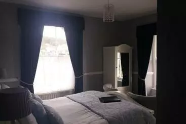 Pensió New Hall Bank