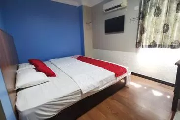 Hotelli Oyo 90240 Glory Inn