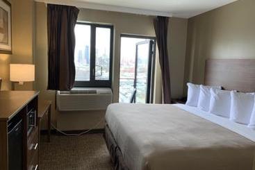 호텔 Astoria Delancy Inn And Suites