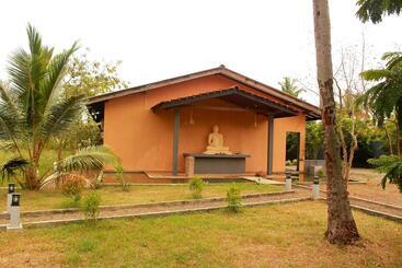 هتل Athyantha Resort