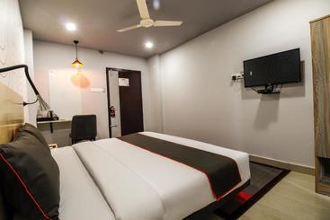 Hotel Oyo 79119 Collection O  Rjb Grand