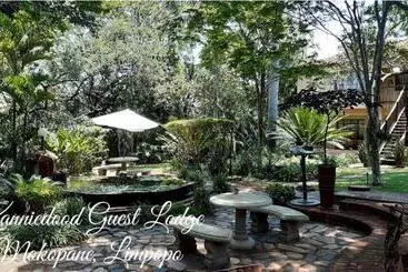 ペンション Kanniedood Guest Lodge