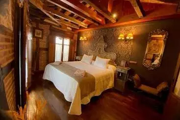 مسافرخانه Hospederia Casa De Cisneros