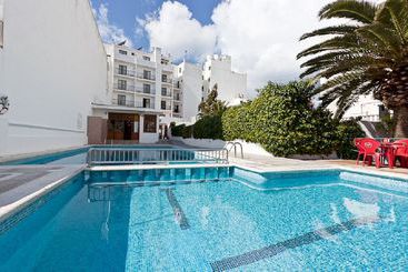 مسافرخانه Tarba