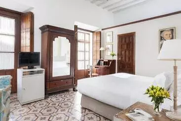 هتل Amadeus Sevilla