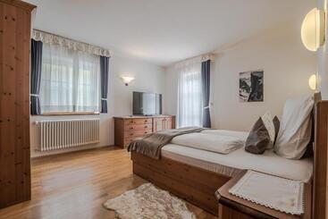 تختخواب و صبحانه Crëp Sella