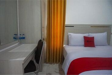 Hotel Reddoorz Near Araya Family Club House