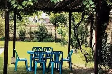 تختخواب و صبحانه Snow Leopard Lodge