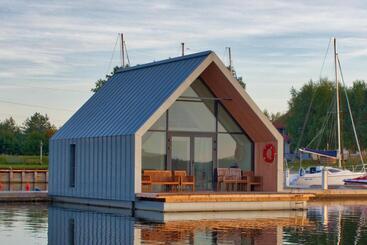 هتل آپارتمان Domy Na Wodzie Na Mazurach