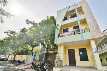 ホテル Oyo 66847  Utsav