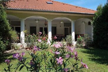 Pension Fertődi Kúria Vendégház