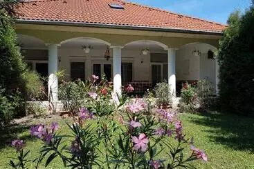 Pensjonat Fertődi Kúria Vendégház