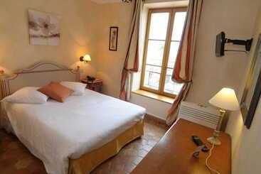 هتل Hostellerie De La Tour D'auxois