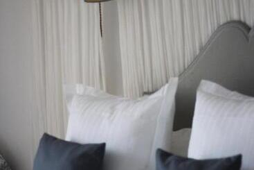 فندق L écurie Du Castellas