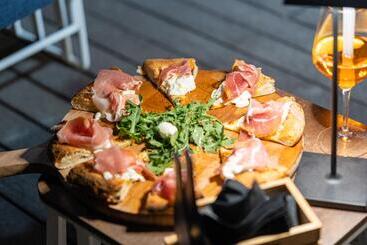 Hotel Club Del Sole Pini Beach Village