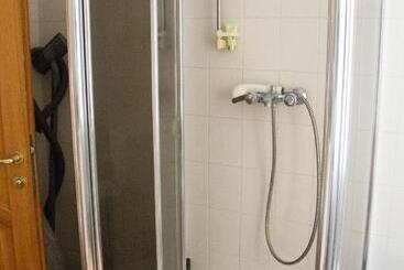 پانسیون Guest House On Maksimova 9