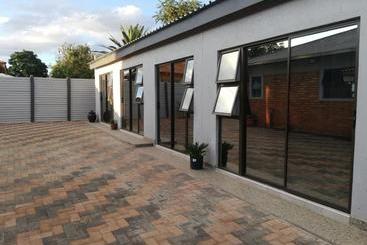 Pension (Hôtel basse catégorie) Martyrs Guest House Palace