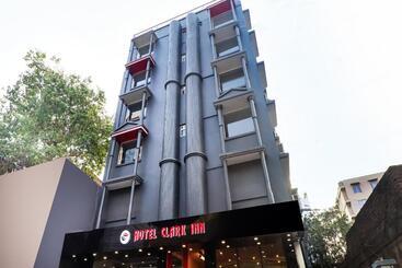 Hotell Oyo 79957 Oyo Townhouse  Clark Inn