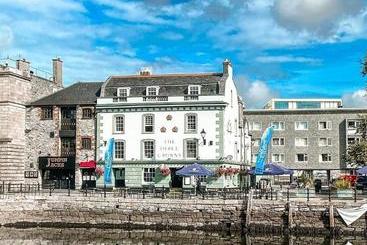 The Three Crowns B&b