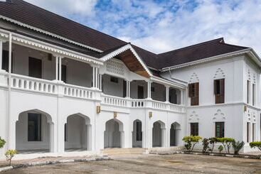 هتل The Manor House By Sansi