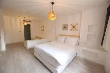 Hotel White Orange