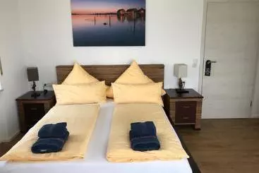ペンション Gästehaus Am See