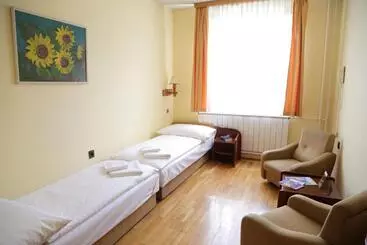 בית מלון כפרי Bara Gellért