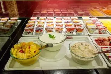 Dasbreitehotel Am Rhein