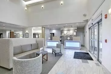 فندق Holiday Inn Express Airport Calgary, An Ihg
