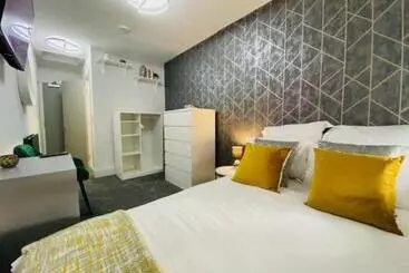 Pensione Townhouse Plus @ Lower Beth Street Stoke