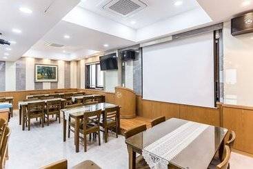 Motel Jeju City Hall