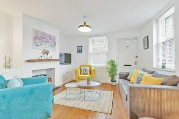 별장 Smugglers View