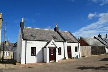 4 Bed Cottage In Portknockie, Near Cullen, Moray