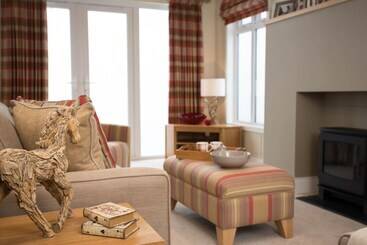 فندق Hollicarrs Forest Retreat