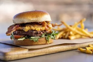 Hotelli Under Canvas Lake Powellgrand Staircase