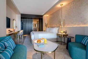 هتل آپارتمان Platinium Holiday Home At Five Residences Palm Jumeirah Dubai