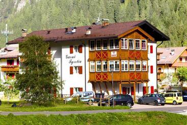 Отель Garni Tyrolia