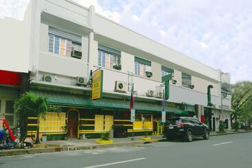 هتل Oyo 722 Slouch Hat Inn