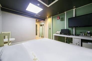 汽车旅馆  Busan Daeyeondong Z