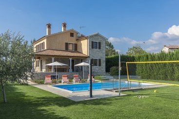 茅舍 Modern Villa With Private Pool And Beautiful Garden 25 Km From Rovinj
